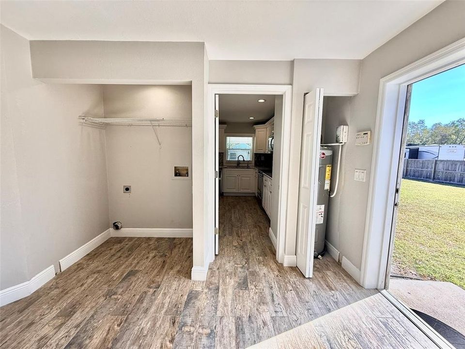 合同活跃: $699,900 (3 贝兹, 2 浴室, 1768 平方英尺)