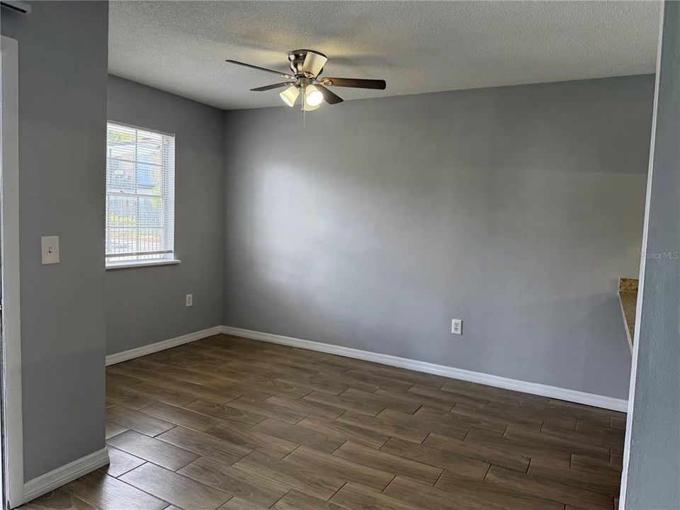 For Sale: $105,000 (1 beds, 1 baths, 728 Square Feet)