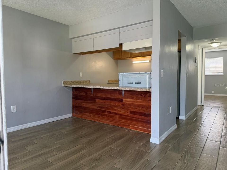 For Sale: $105,000 (1 beds, 1 baths, 728 Square Feet)