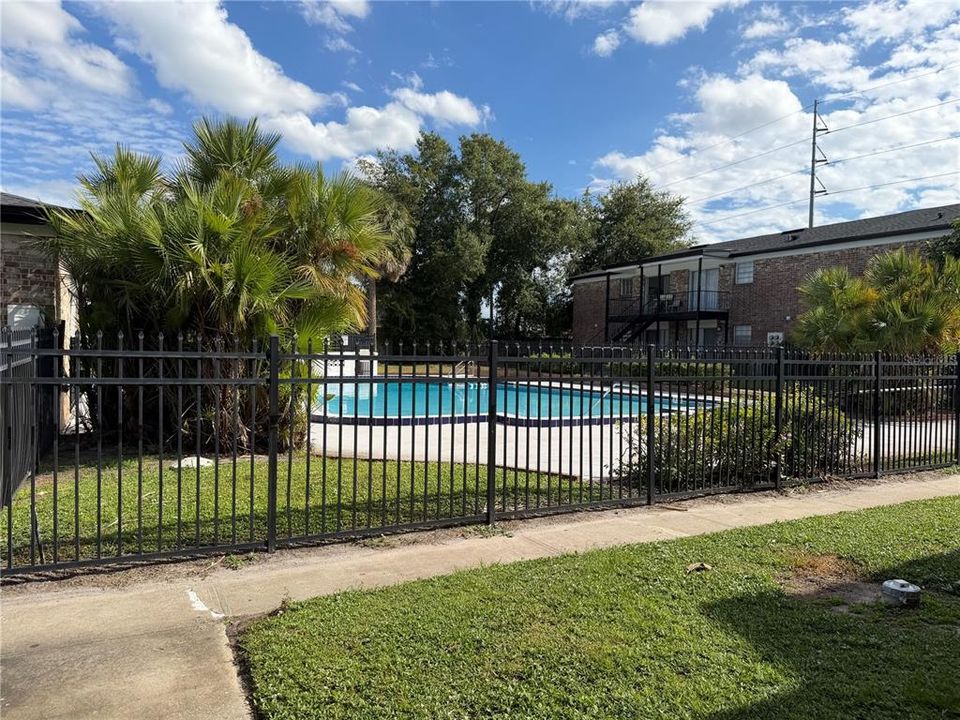 For Sale: $105,000 (1 beds, 1 baths, 728 Square Feet)