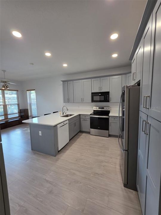 На продажу: $549,000 (3 спален, 2 ванн, 1690 Квадратных фут)