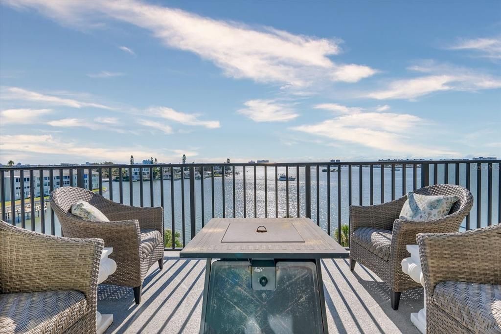 For Sale: $670,000 (3 beds, 2 baths, 1310 Square Feet)