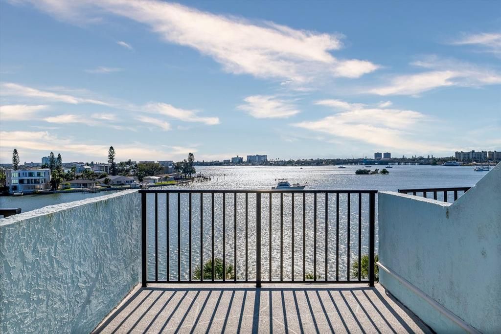 For Sale: $670,000 (3 beds, 2 baths, 1310 Square Feet)