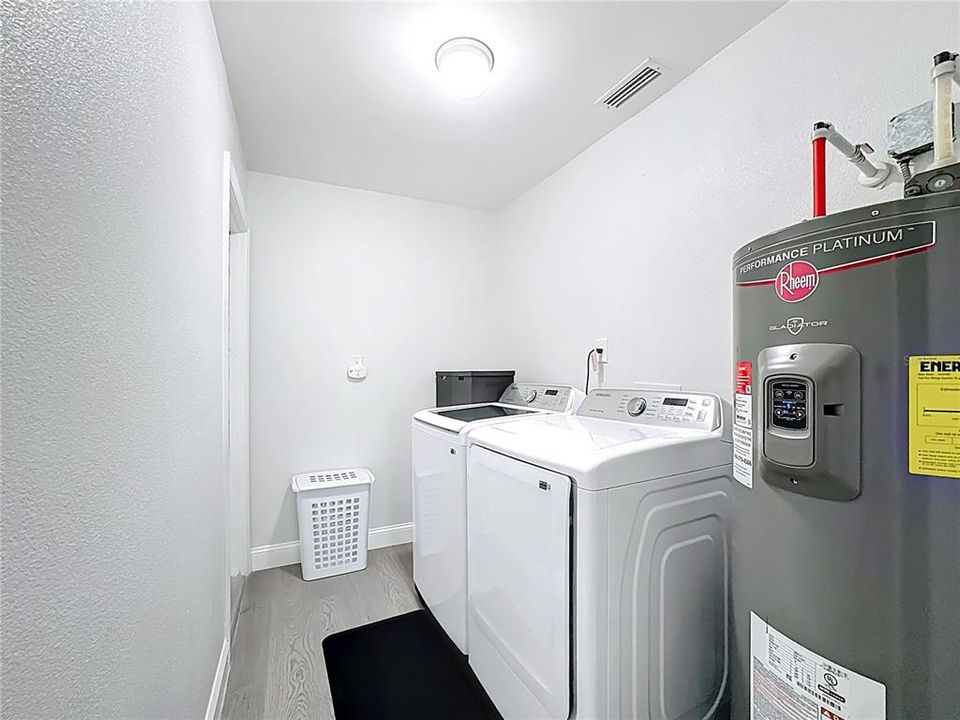 待售: $445,000 (3 贝兹, 2 浴室, 1627 平方英尺)