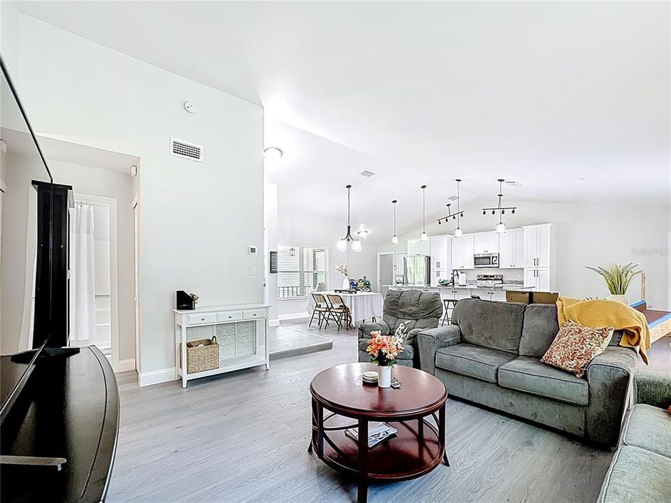 待售: $445,000 (3 贝兹, 2 浴室, 1627 平方英尺)