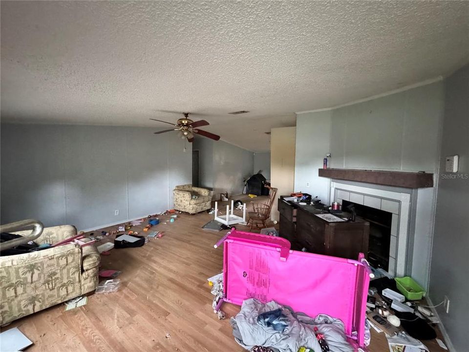 For Sale: $215,000 (5 beds, 2 baths, 2356 Square Feet)