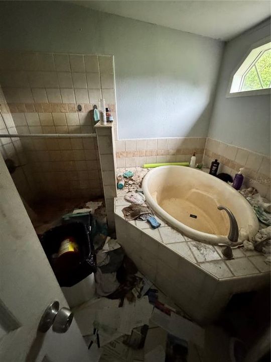 For Sale: $215,000 (5 beds, 2 baths, 2356 Square Feet)