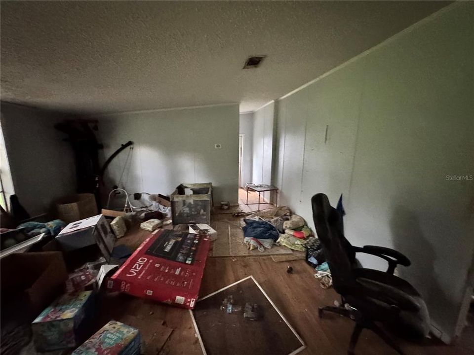 For Sale: $215,000 (5 beds, 2 baths, 2356 Square Feet)