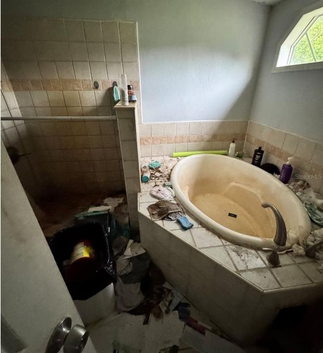 For Sale: $215,000 (5 beds, 2 baths, 2356 Square Feet)