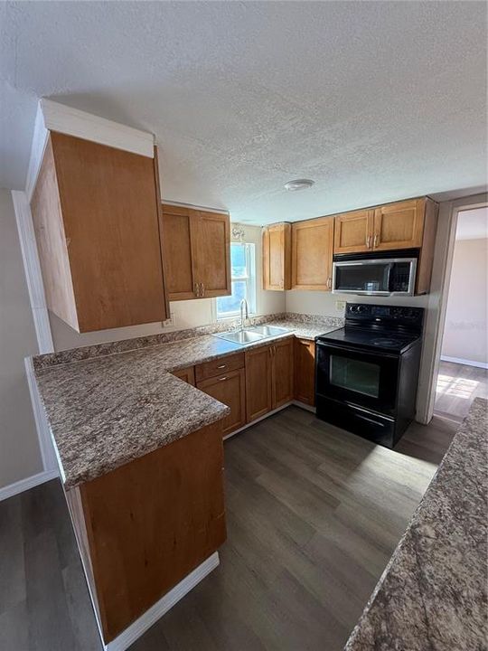 待售: $189,000 (3 贝兹, 1 浴室, 960 平方英尺)