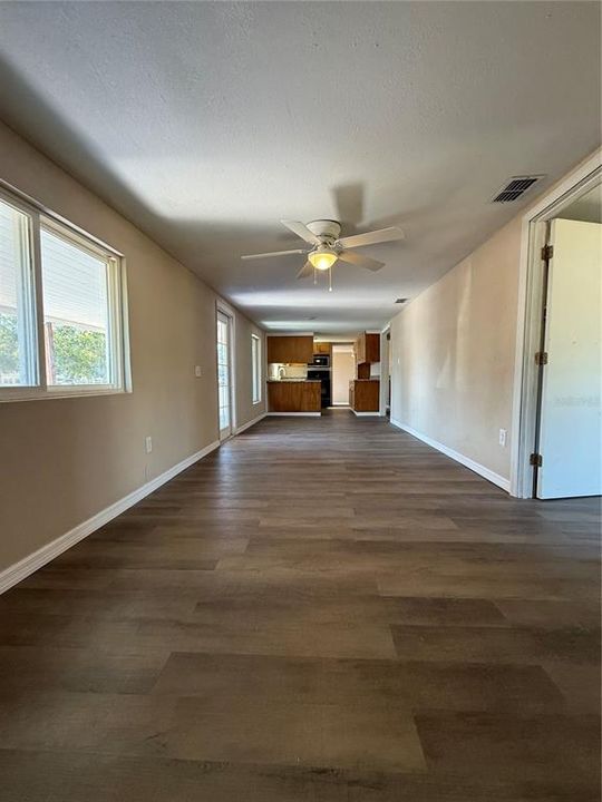 待售: $189,000 (3 贝兹, 1 浴室, 960 平方英尺)