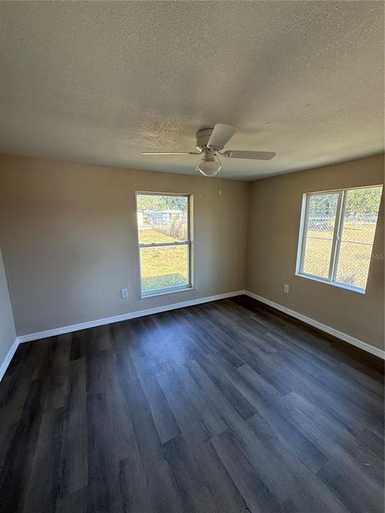 待售: $189,000 (3 贝兹, 1 浴室, 960 平方英尺)