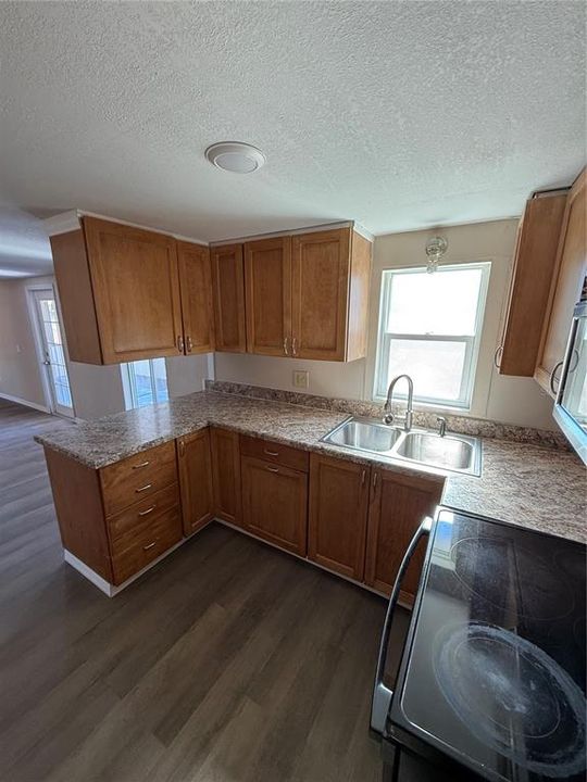 待售: $189,000 (3 贝兹, 1 浴室, 960 平方英尺)