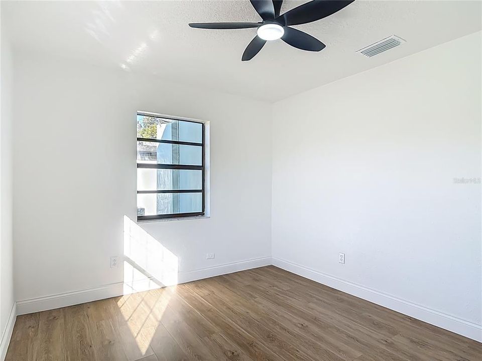 Под контрактом: $247,500 (2 спален, 2 ванн, 1141 Квадратных фут)