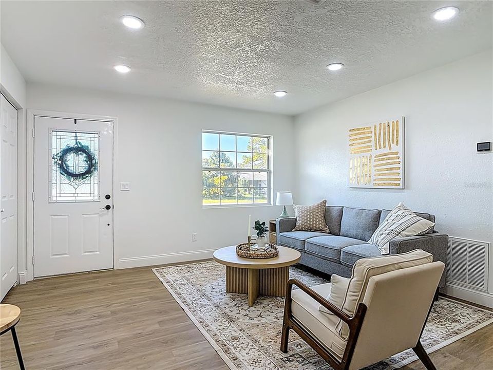 Под контрактом: $247,500 (2 спален, 2 ванн, 1141 Квадратных фут)