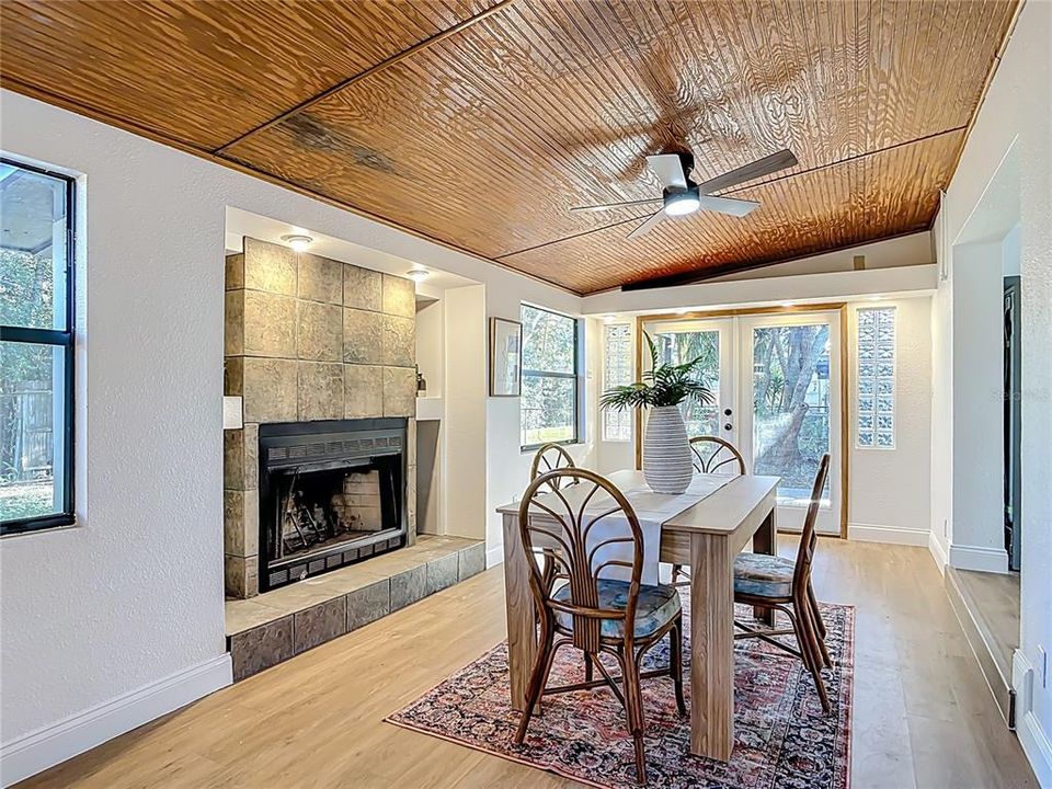 Под контрактом: $247,500 (2 спален, 2 ванн, 1141 Квадратных фут)