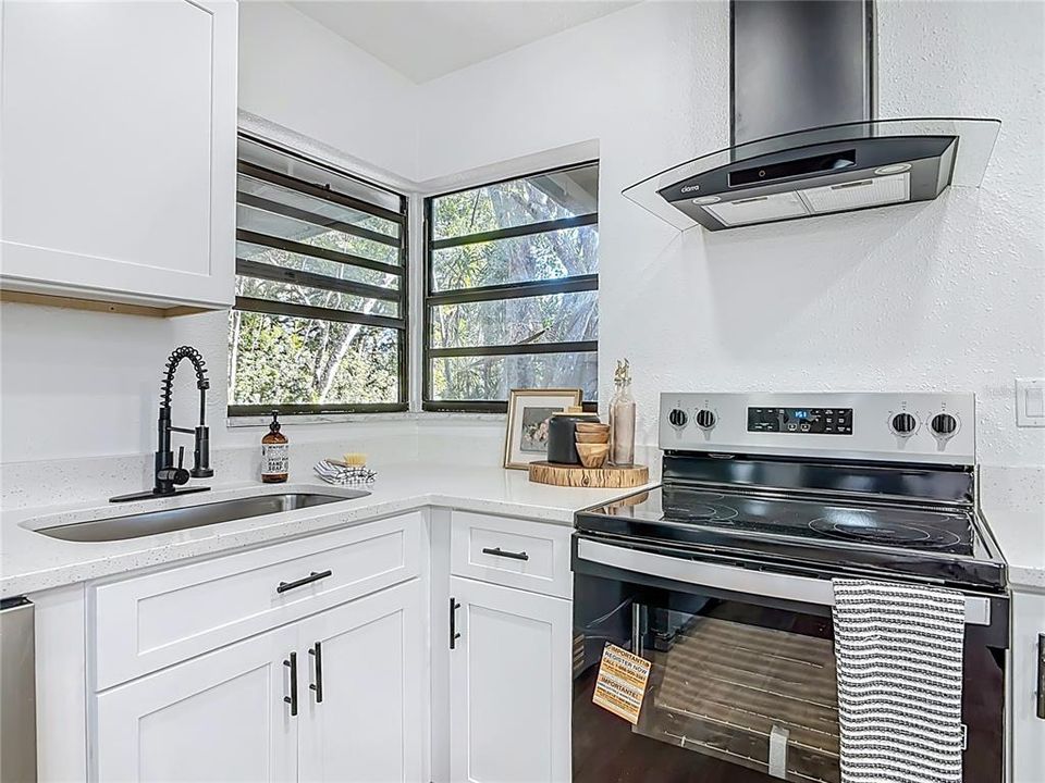 Под контрактом: $247,500 (2 спален, 2 ванн, 1141 Квадратных фут)