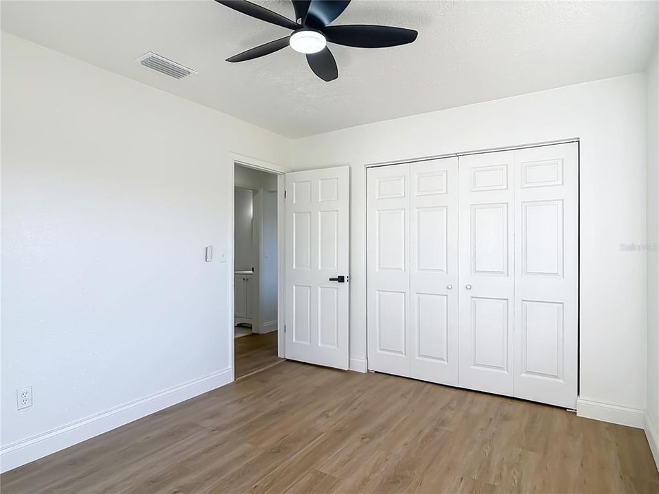 Под контрактом: $247,500 (2 спален, 2 ванн, 1141 Квадратных фут)