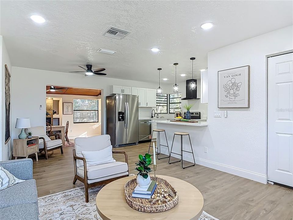 Под контрактом: $247,500 (2 спален, 2 ванн, 1141 Квадратных фут)