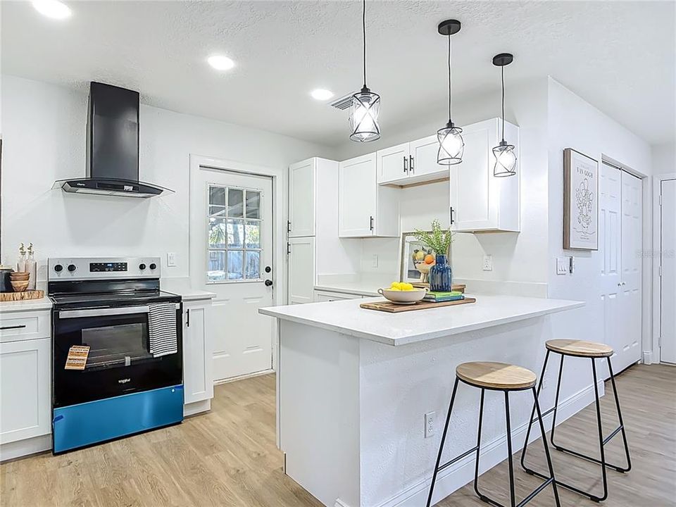 Под контрактом: $247,500 (2 спален, 2 ванн, 1141 Квадратных фут)