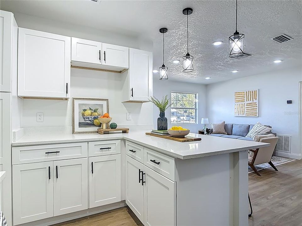 Под контрактом: $247,500 (2 спален, 2 ванн, 1141 Квадратных фут)