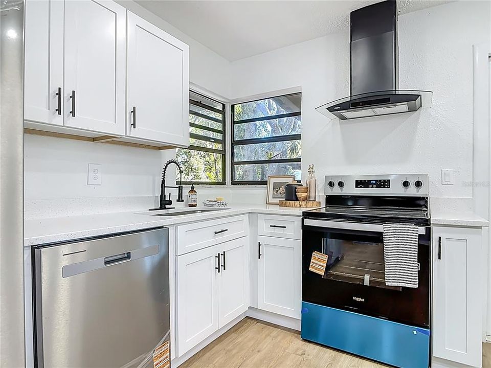 Под контрактом: $247,500 (2 спален, 2 ванн, 1141 Квадратных фут)