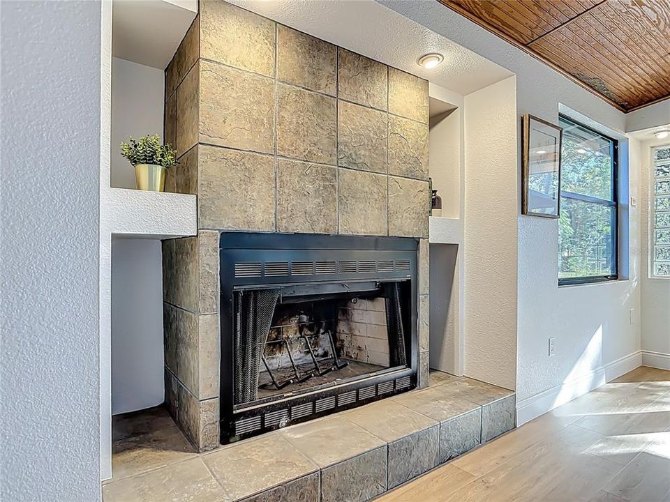 Под контрактом: $247,500 (2 спален, 2 ванн, 1141 Квадратных фут)