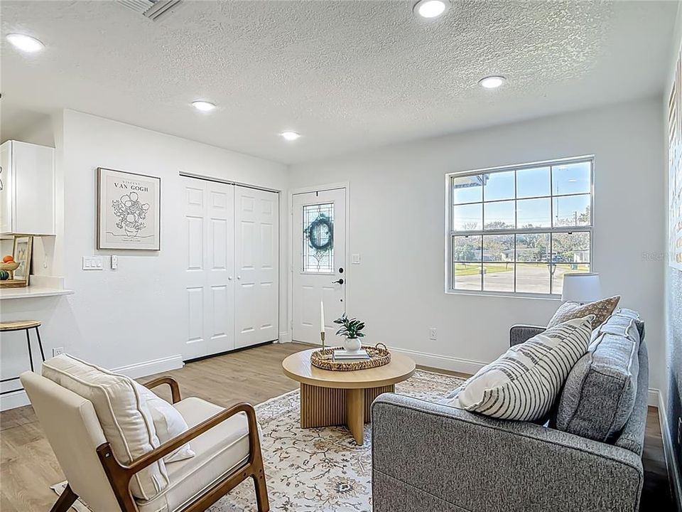 Под контрактом: $247,500 (2 спален, 2 ванн, 1141 Квадратных фут)