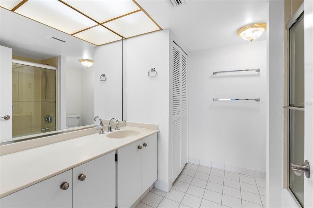 For Sale: $395,000 (2 beds, 2 baths, 1385 Square Feet)