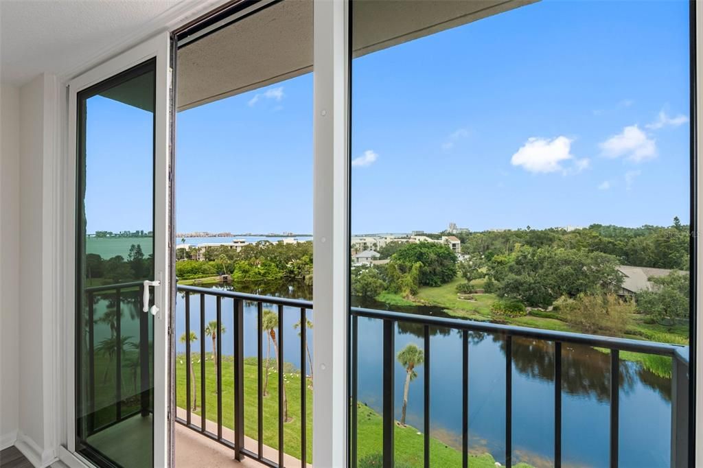 For Sale: $395,000 (2 beds, 2 baths, 1385 Square Feet)