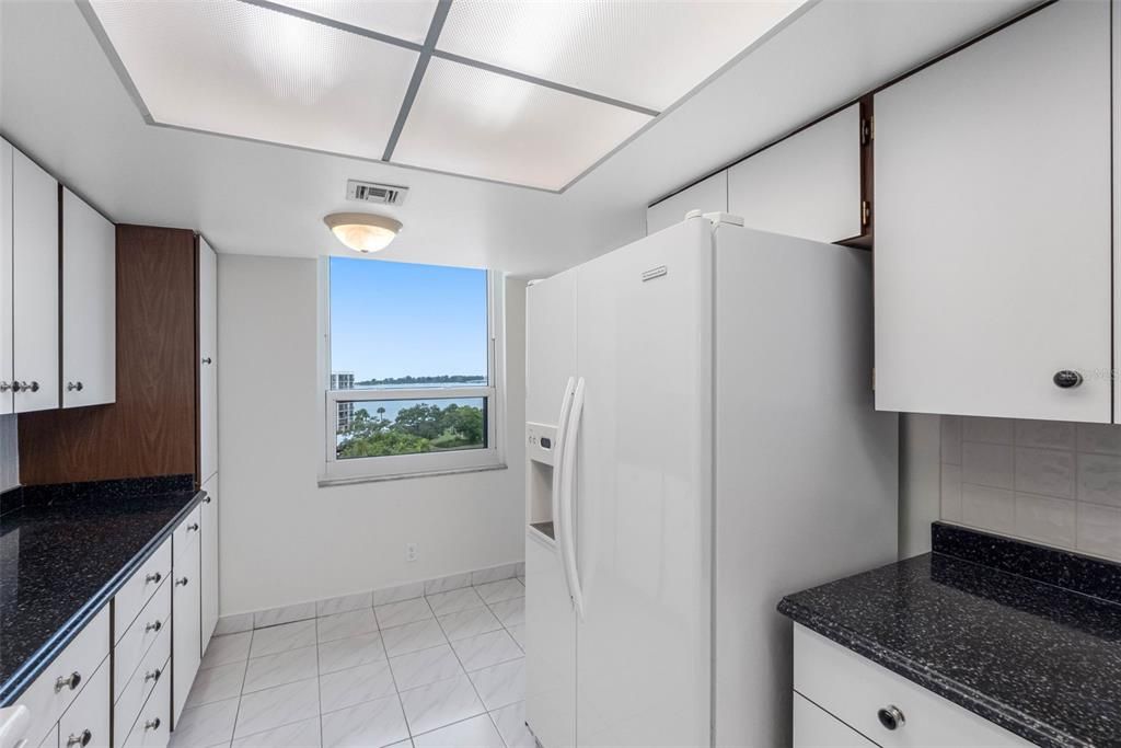 For Sale: $395,000 (2 beds, 2 baths, 1385 Square Feet)