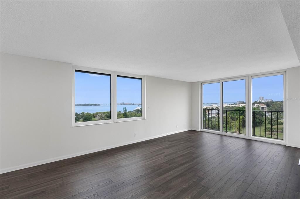 For Sale: $395,000 (2 beds, 2 baths, 1385 Square Feet)