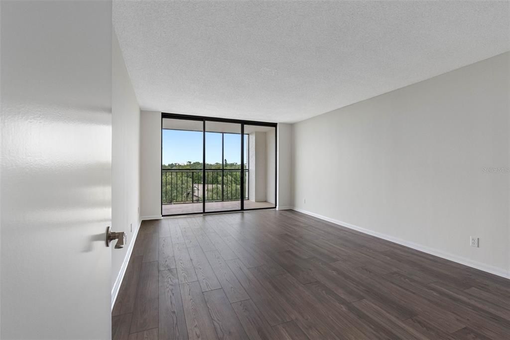 For Sale: $395,000 (2 beds, 2 baths, 1385 Square Feet)