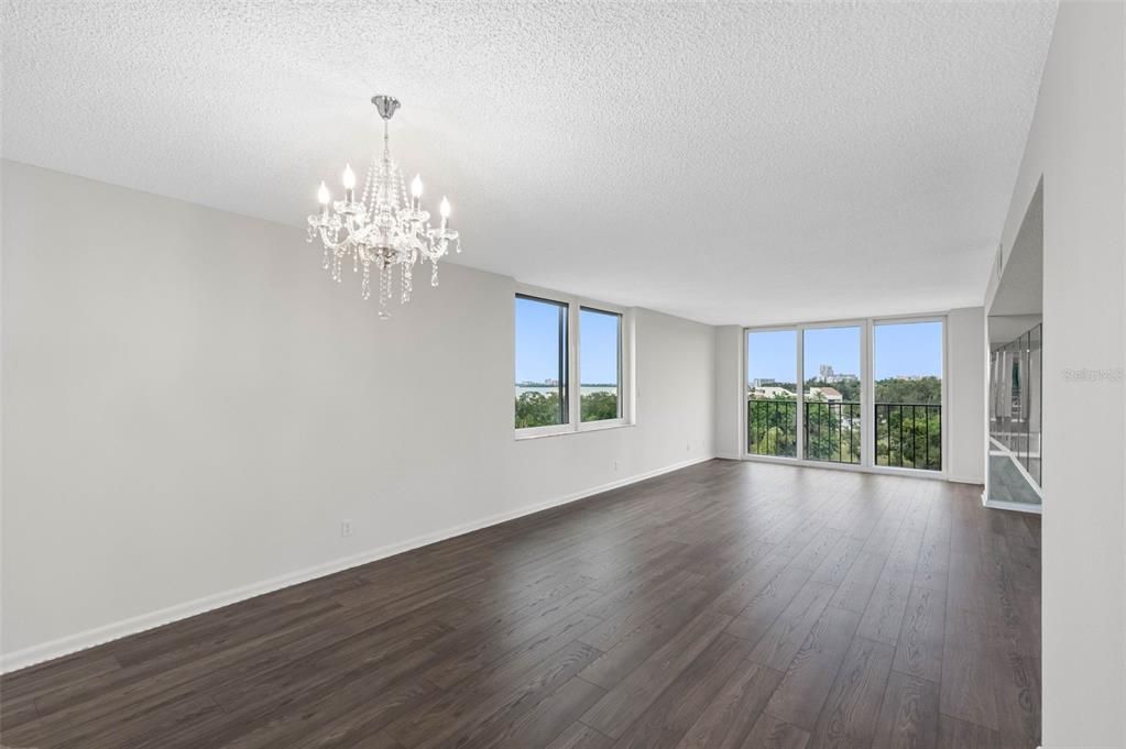 For Sale: $395,000 (2 beds, 2 baths, 1385 Square Feet)