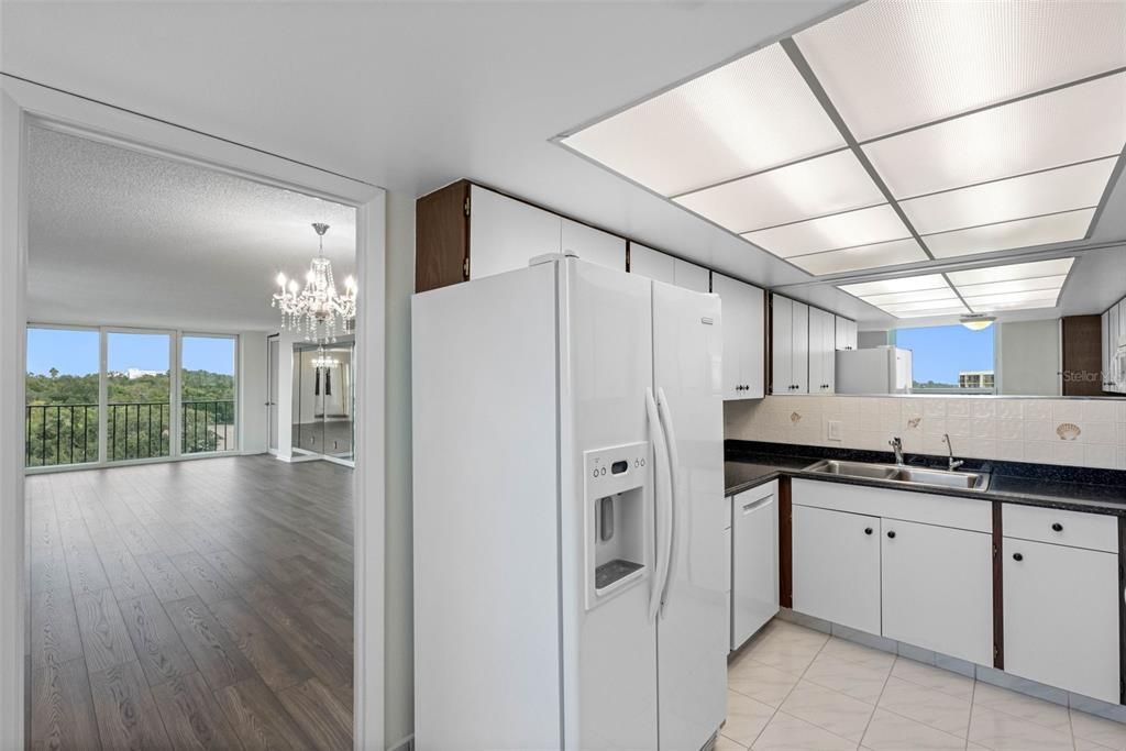 For Sale: $395,000 (2 beds, 2 baths, 1385 Square Feet)