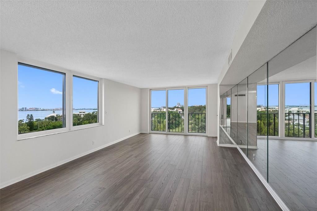 For Sale: $395,000 (2 beds, 2 baths, 1385 Square Feet)