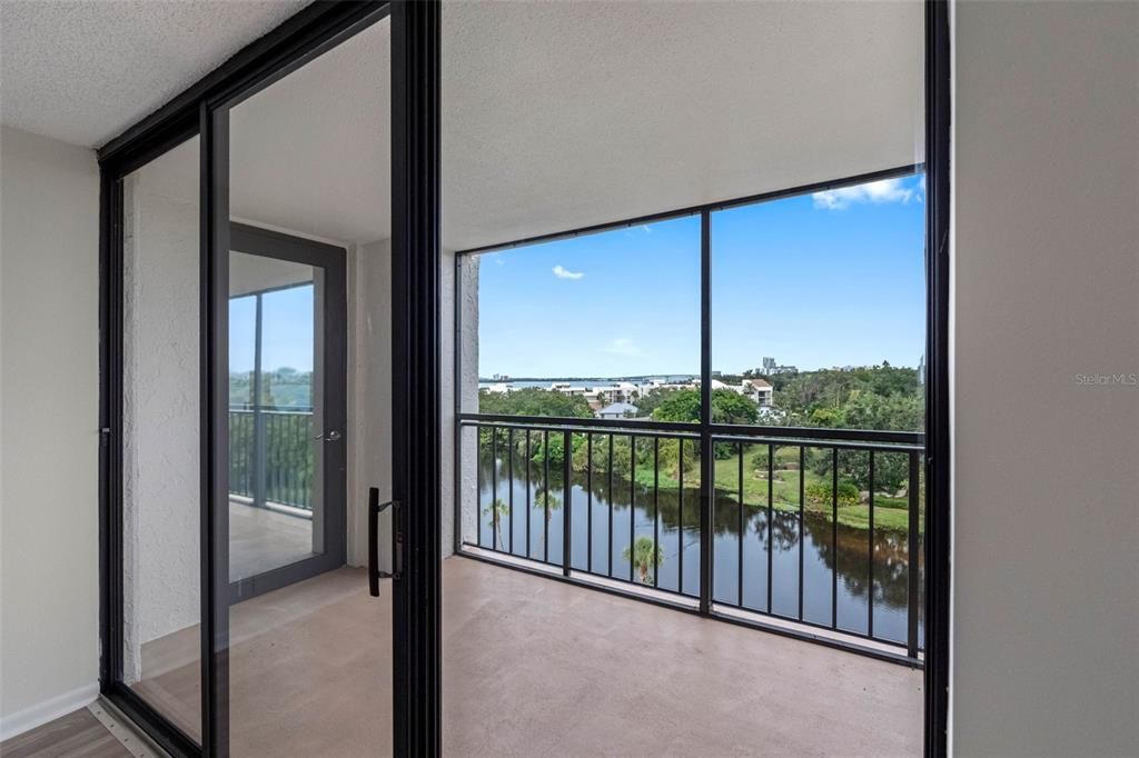 For Sale: $395,000 (2 beds, 2 baths, 1385 Square Feet)