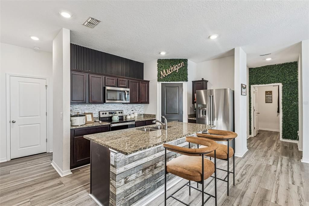 На продажу: $360,000 (3 спален, 2 ванн, 1556 Квадратных фут)