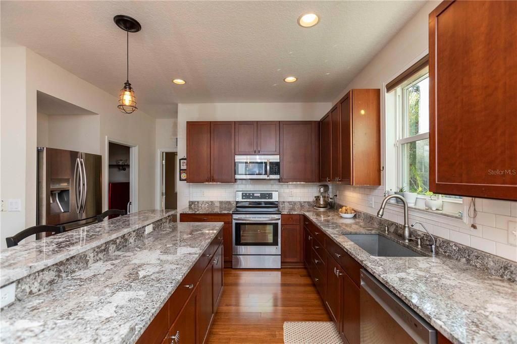 待售: $625,000 (4 贝兹, 4 浴室, 2976 平方英尺)