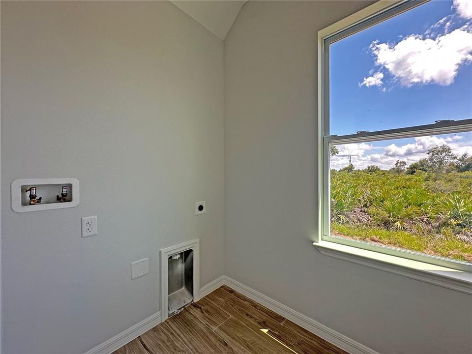 For Sale: $385,000 (4 beds, 2 baths, 1744 Square Feet)