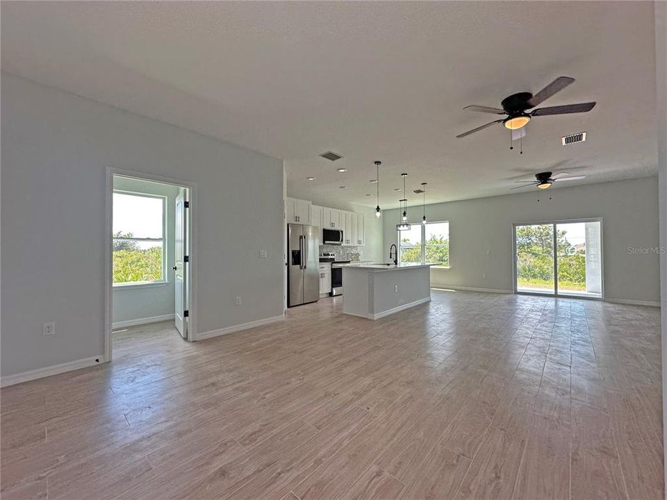 For Sale: $385,000 (4 beds, 2 baths, 1744 Square Feet)