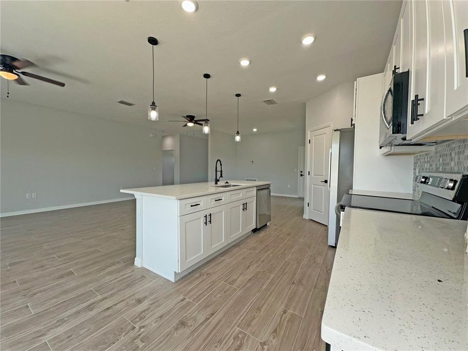 For Sale: $385,000 (4 beds, 2 baths, 1744 Square Feet)