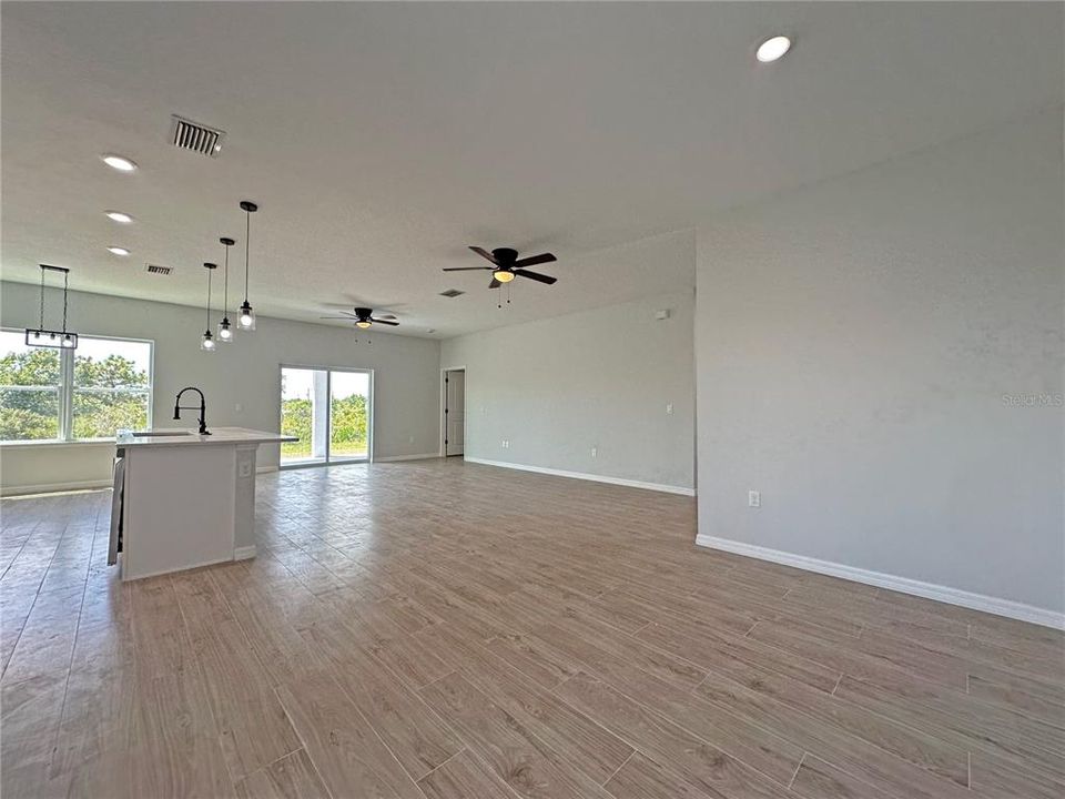 For Sale: $385,000 (4 beds, 2 baths, 1744 Square Feet)