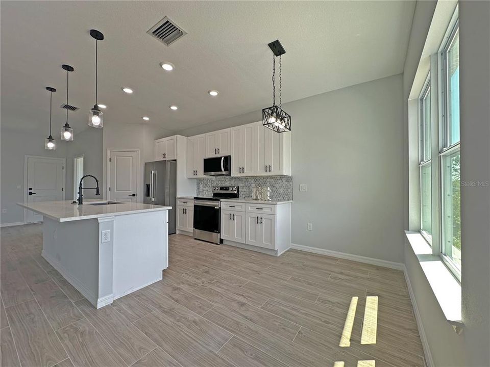 For Sale: $385,000 (4 beds, 2 baths, 1744 Square Feet)