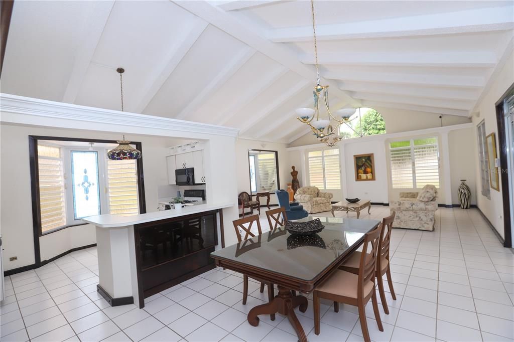 For Rent: $3,000 (3 beds, 3 baths, 2500 Square Feet)