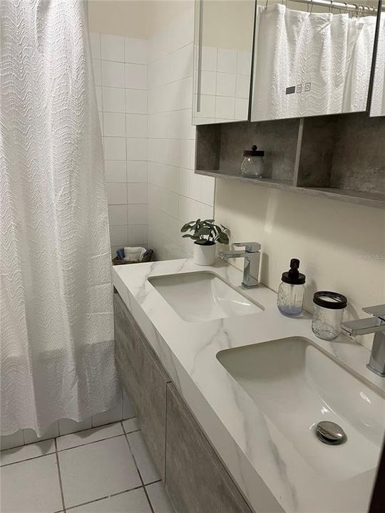 For Rent: $3,000 (3 beds, 3 baths, 2500 Square Feet)