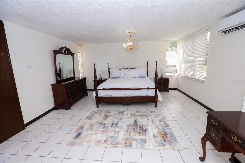 For Rent: $3,000 (3 beds, 3 baths, 2500 Square Feet)