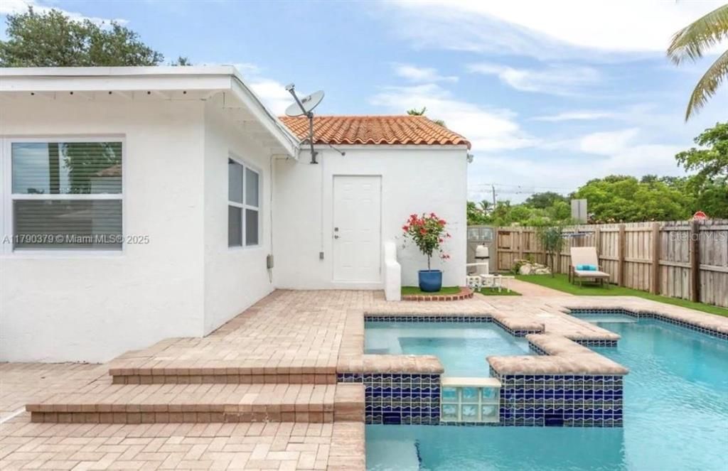 Recently Sold: $1,102,500 (2 beds, 2 baths, 2638 Square Feet)