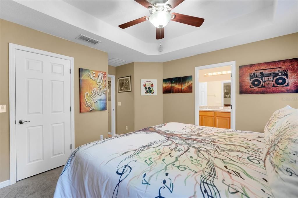 For Sale: $350,000 (3 beds, 2 baths, 1502 Square Feet)