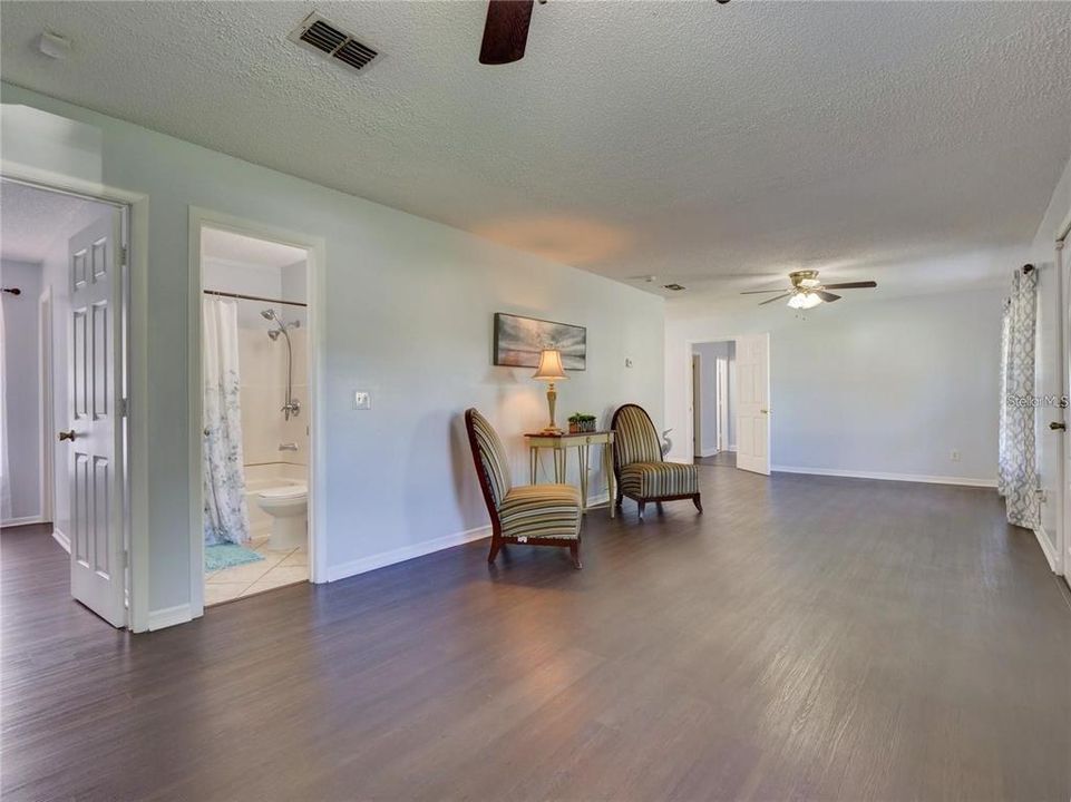 For Rent: $2,150 (3 beds, 2 baths, 1314 Square Feet)